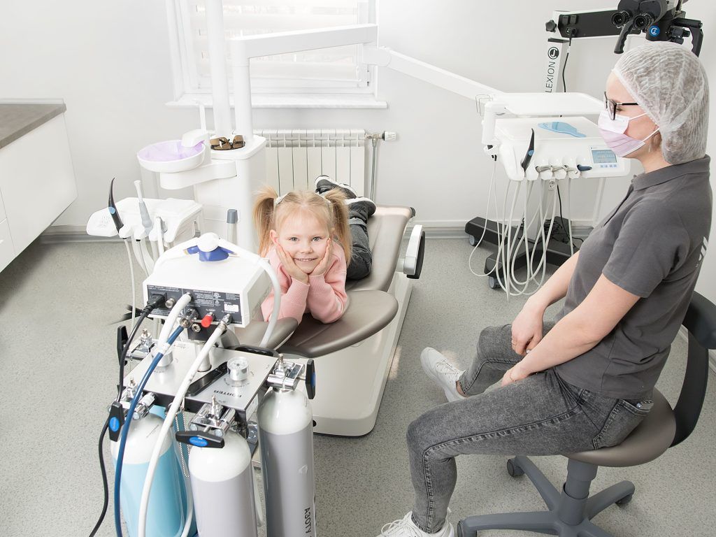 child at the dentist